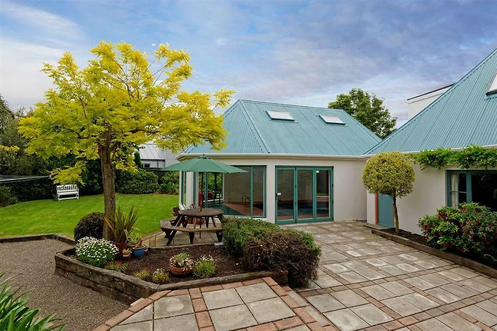 Bnb On Hagley Park, Christchurch Central, A Free Ride To Railway Station Bed and Breakfast